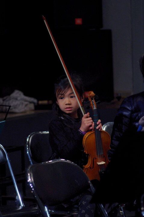 可爱的小提琴手<br />

