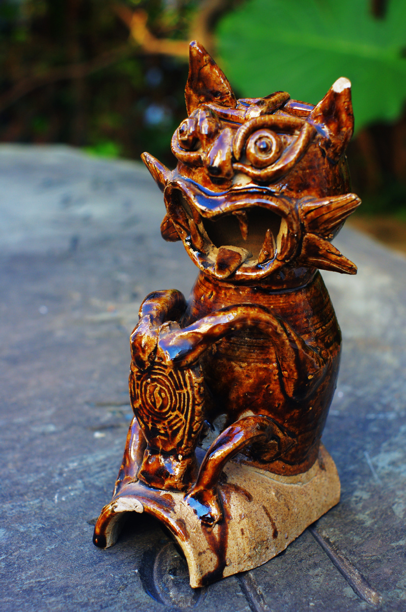 代斌送我的龙头街最后一窑出的瓦猫