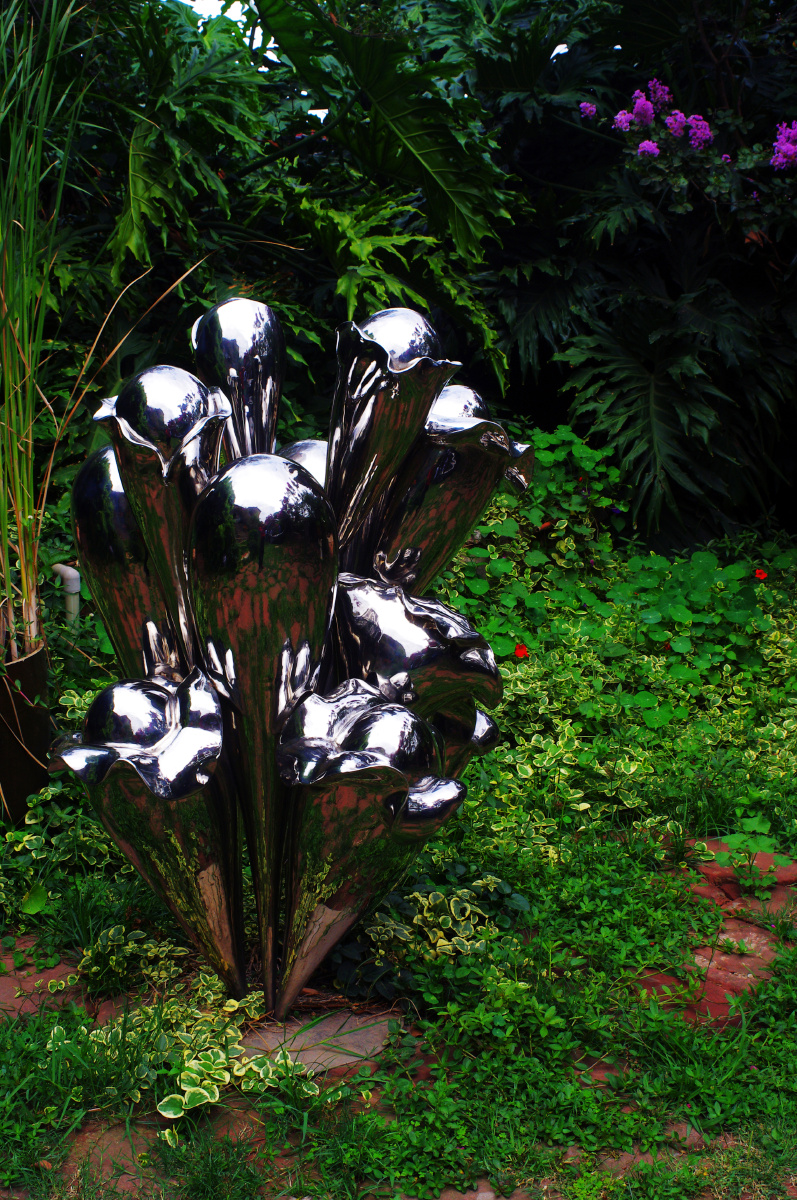 罗旭土著巢里的雕塑