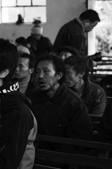 苗家汉子唱经.JPG