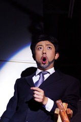 被老婆赶出来的家伙，流落街头的歌手