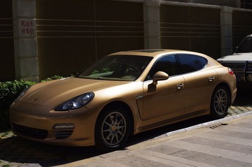 Porsche Panamera 前
