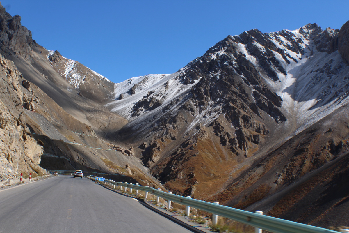 2017年秋季拍摄于巴音布鲁克路段