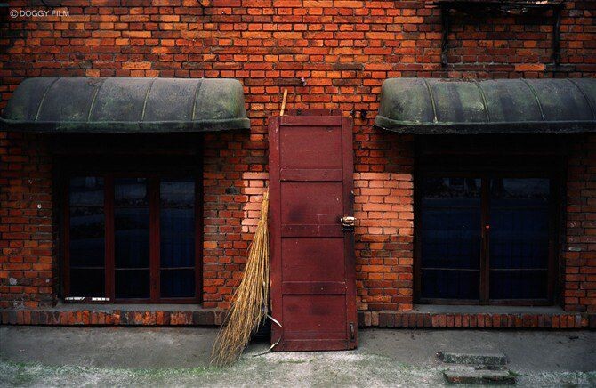 曹家巷随拍<br />
Rollei 35RF <br />
Nokton40/1.4 <br />
Kodak EB3