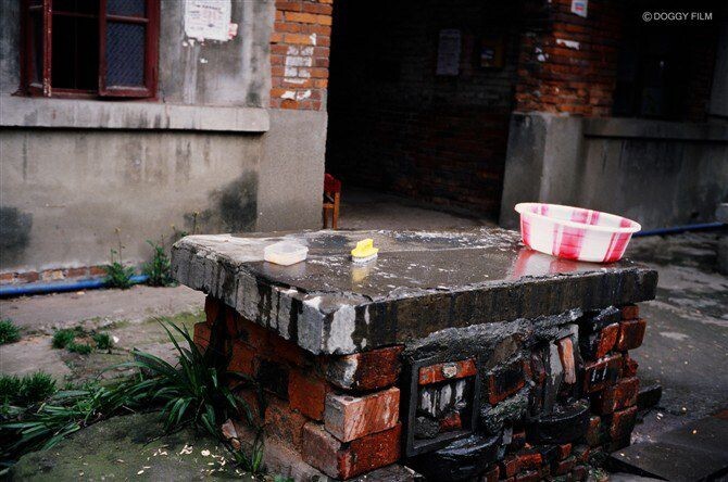 曹家巷随拍<br />
Rollei 35RF <br />
Nokton40/1.4 <br />
Kodak EB3