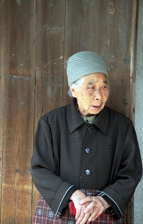 安仁镇的老人1<br />
