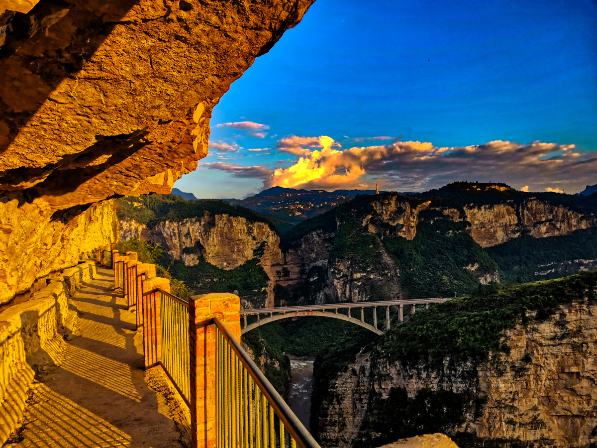 鸡鸣三省大桥之照