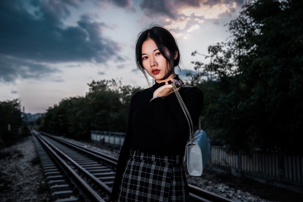 黑色- 牙牙同学 - 图虫