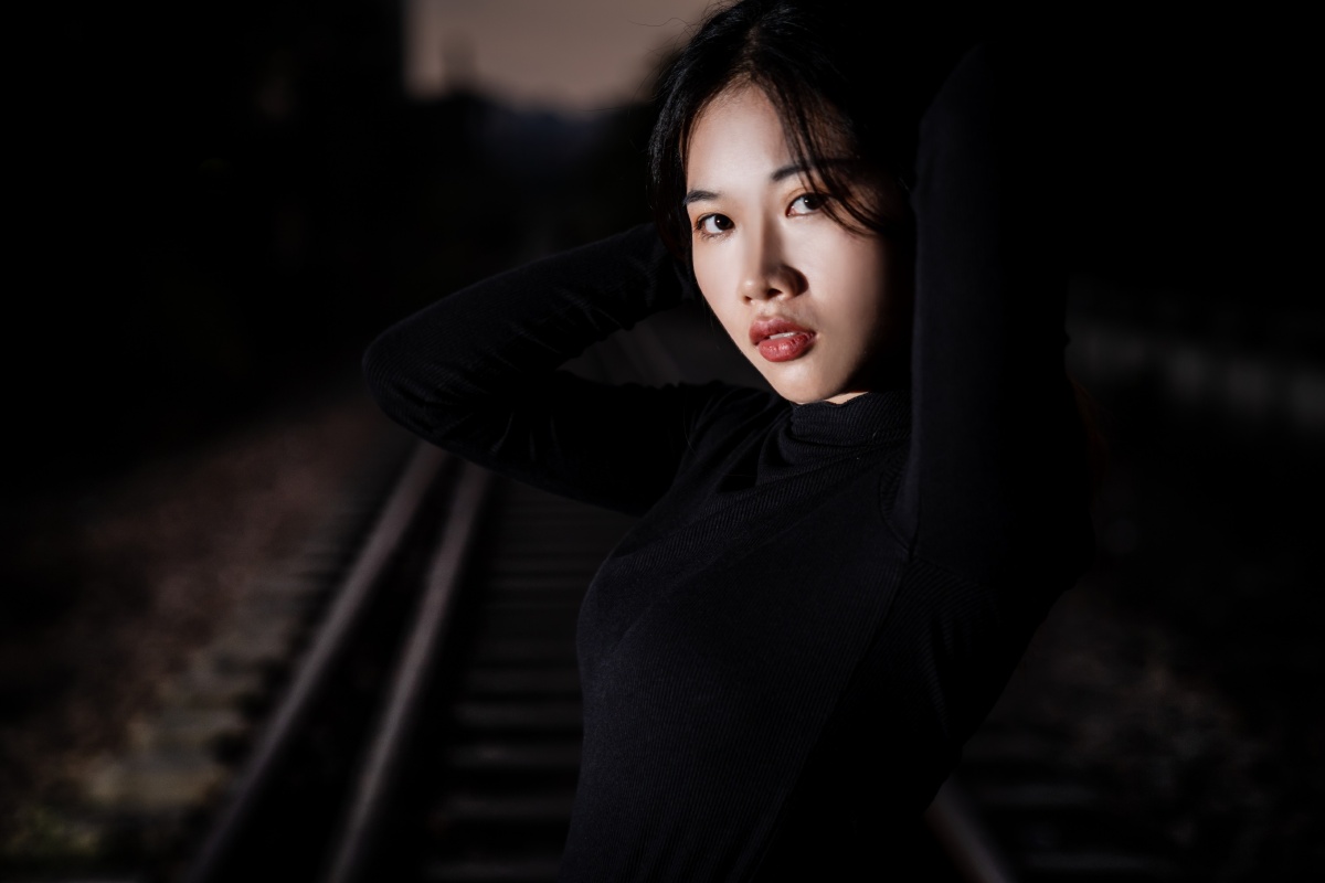 黑色- 牙牙同学 - 图虫