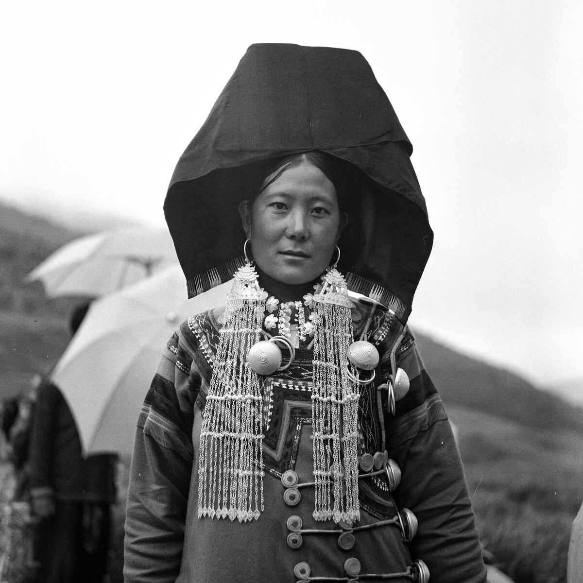 4. 头戴传统头饰“哈帕”的女子,这种头饰是布拖阿都彝族独有的。2013年7月 觉撒乡