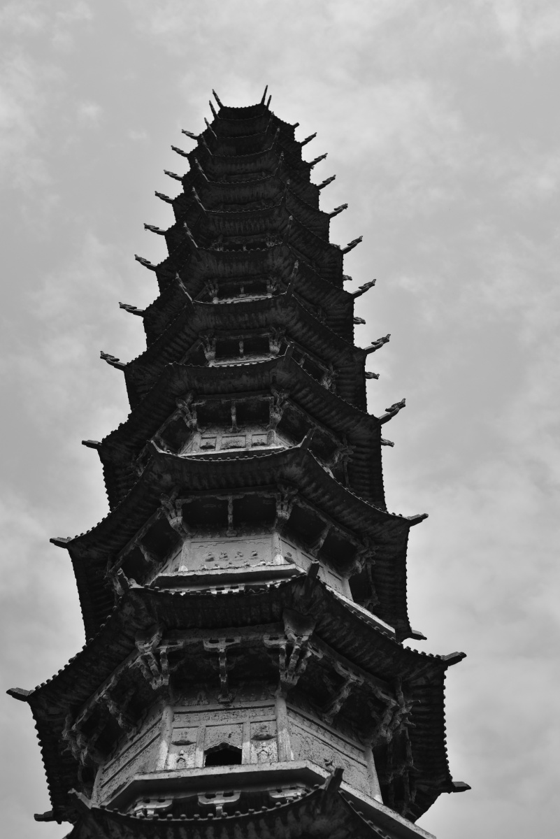 当阳玉泉寺铁塔