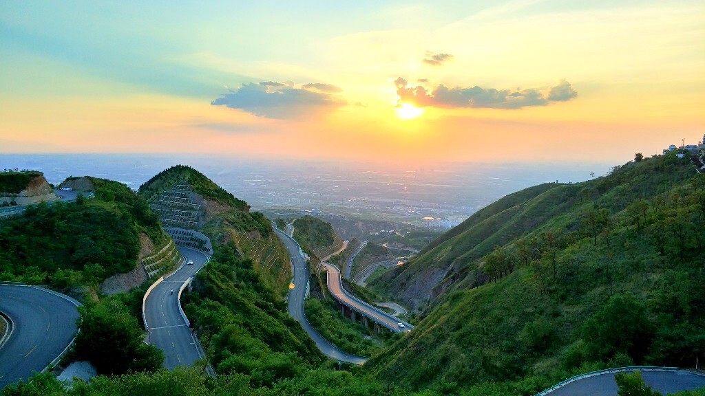 骊山晚照，俯瞰西安最美盘山公路。