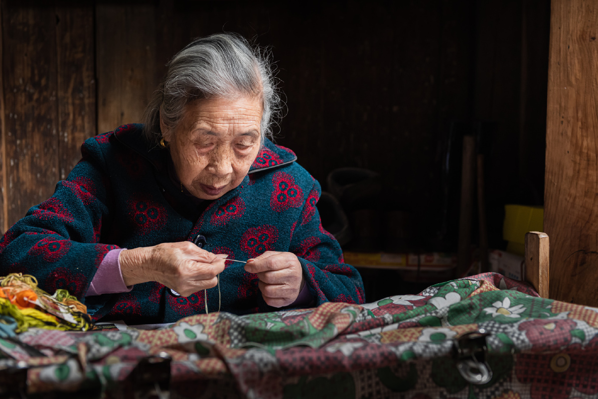 绣花老人(90岁)