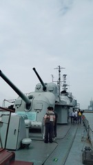 352