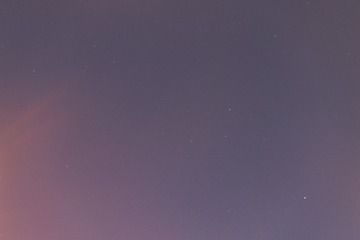 568017