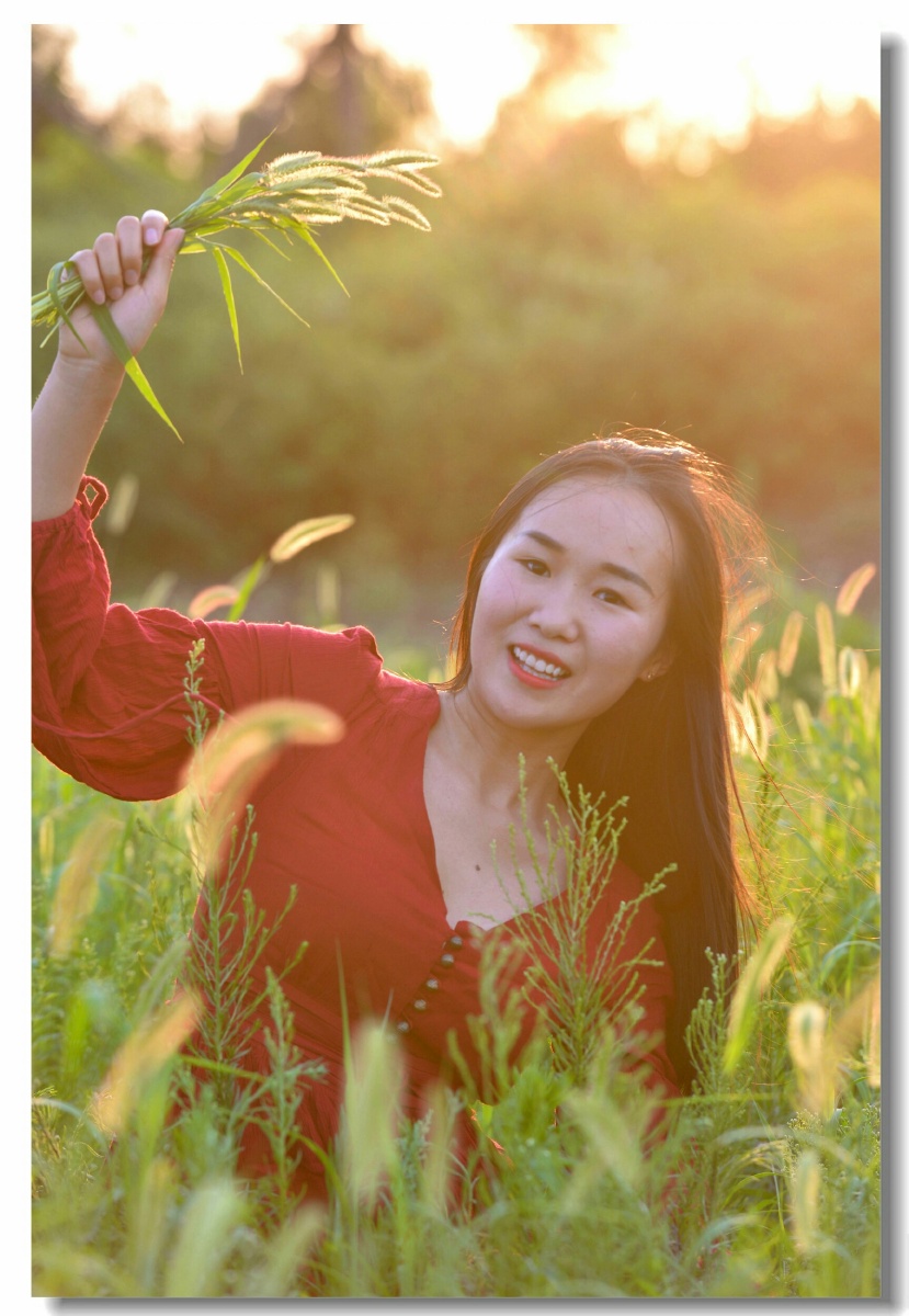 夕阳下的美女