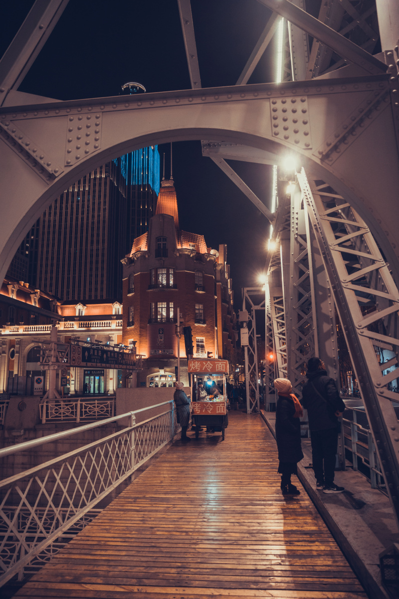 彩色的灯光装点着夜幕下的城市…… - 青言汝词 - 图虫