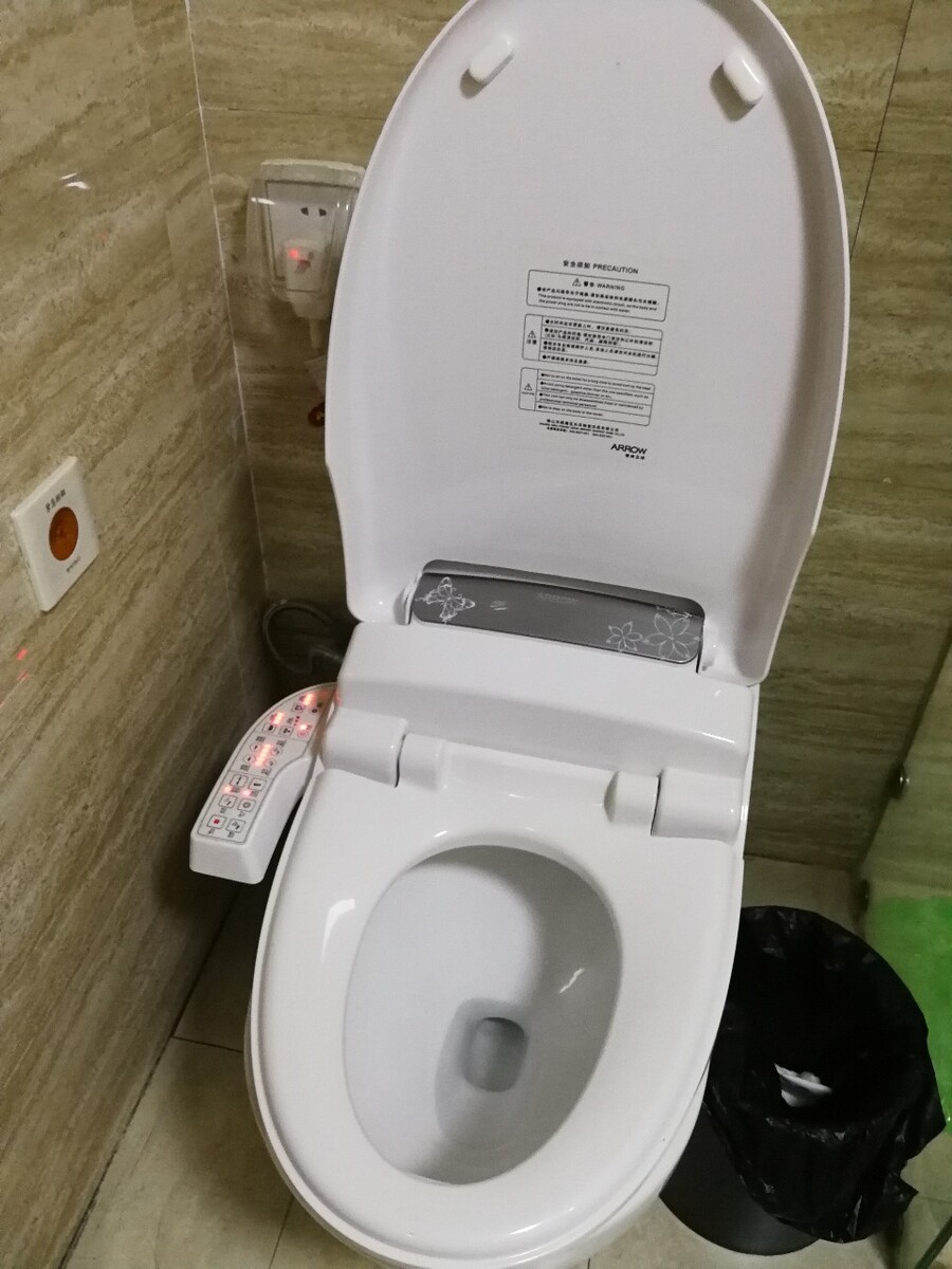 智能马桶是老人们的最爱。