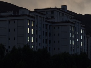 767899