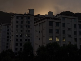 767894