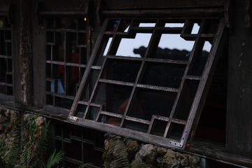 340632