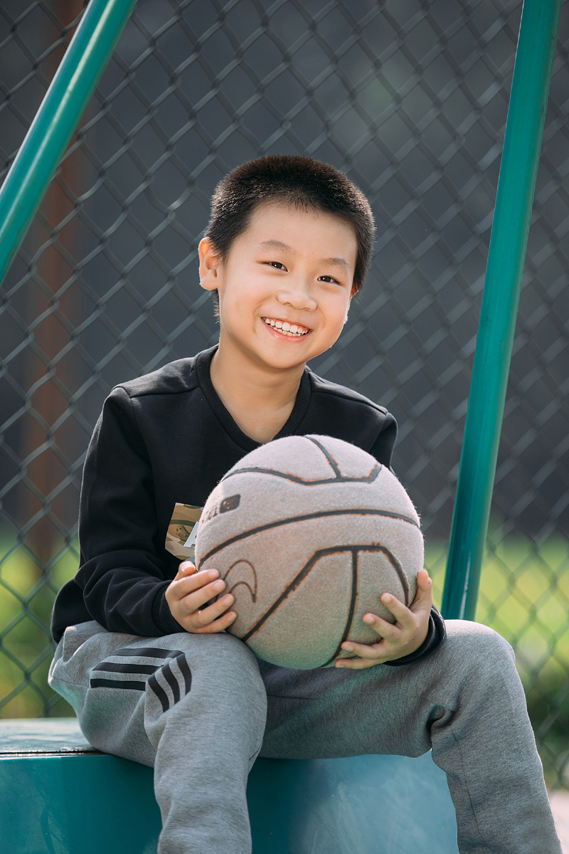 九岁客片大男孩有着治愈系笑容