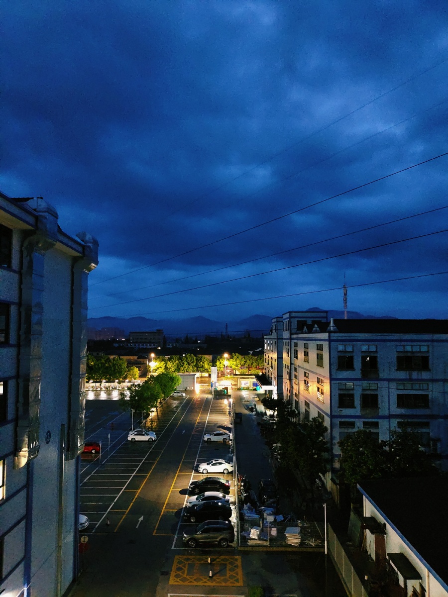 凌晨四点的天空