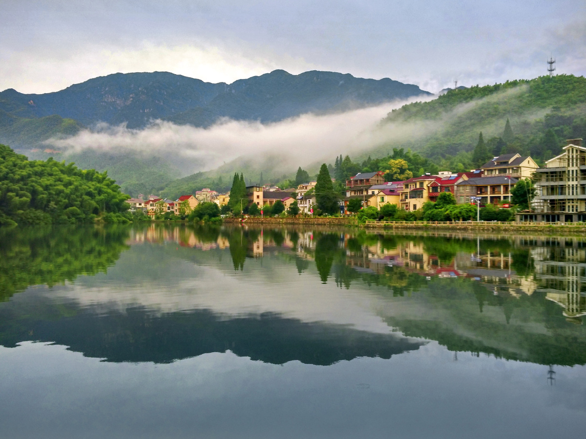 浙江省安吉县的一个生态乡村宜兴周惠民关注