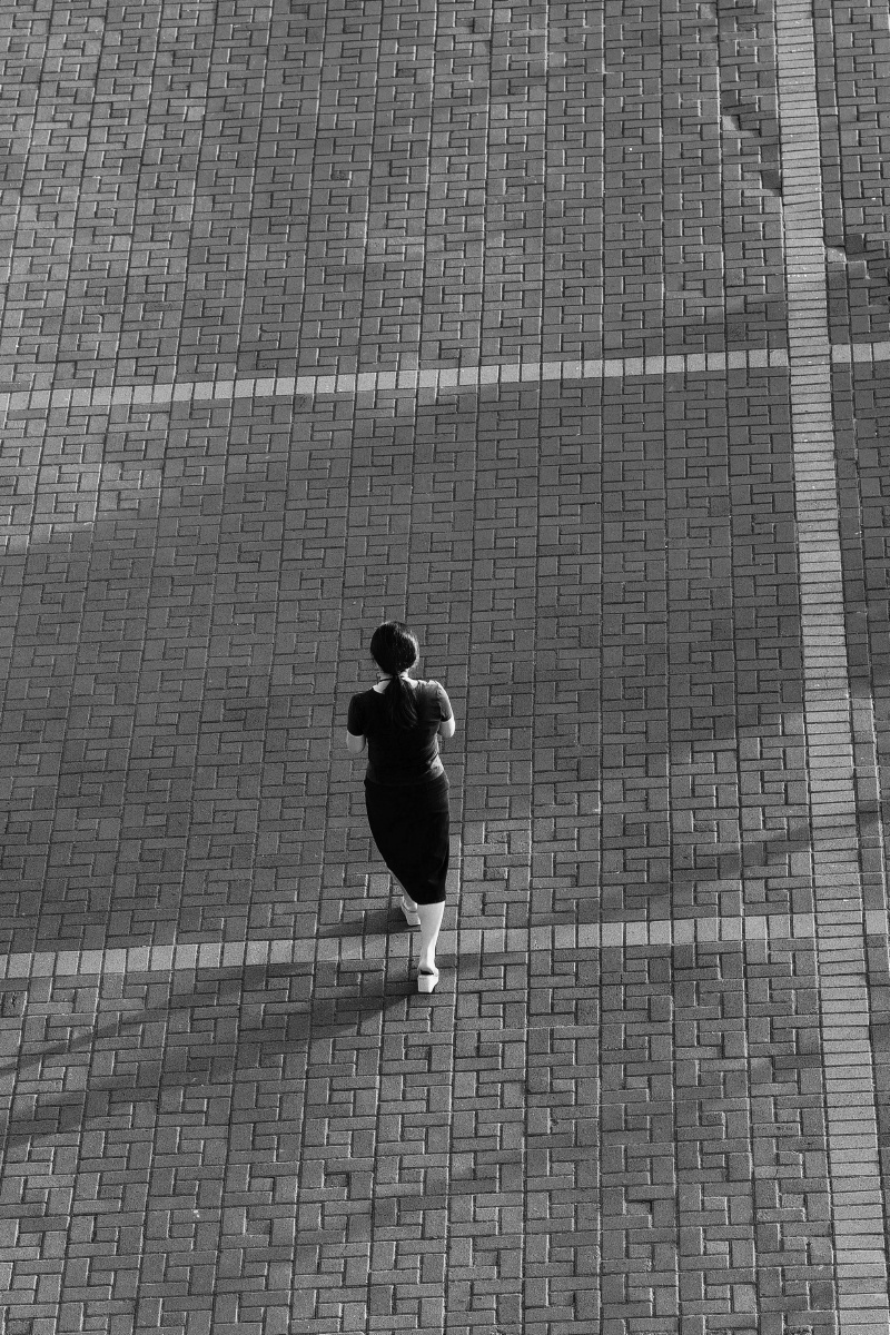 渐渐远去的背影