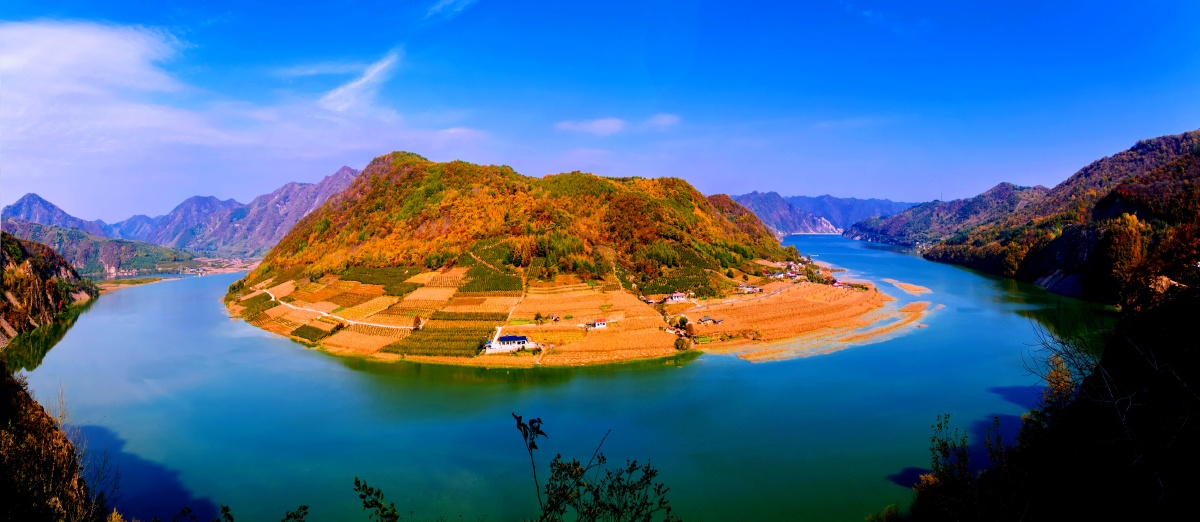 丹东浑江第一大弯拍摄于2020年10月10日