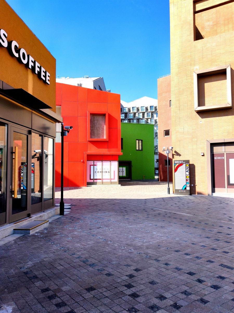 夏日阳光下的欧景小镇