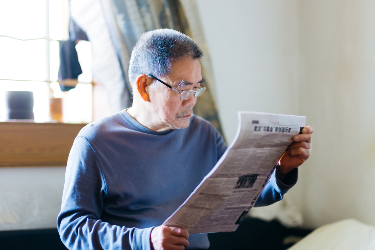 父亲最喜欢的就是看报