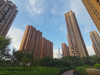 101835