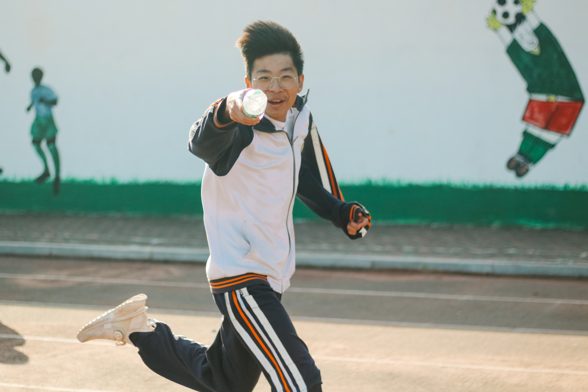 单人现在的初中生小哥哥都这么喜欢jk吗一宿舍凑钱买一条裙子轮着穿