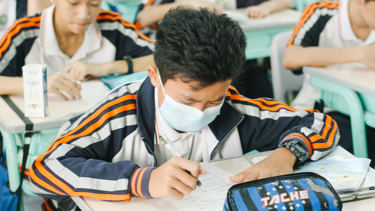 单人现在的初中生小哥哥都这么喜欢jk吗一宿舍凑钱买一条裙子轮着穿