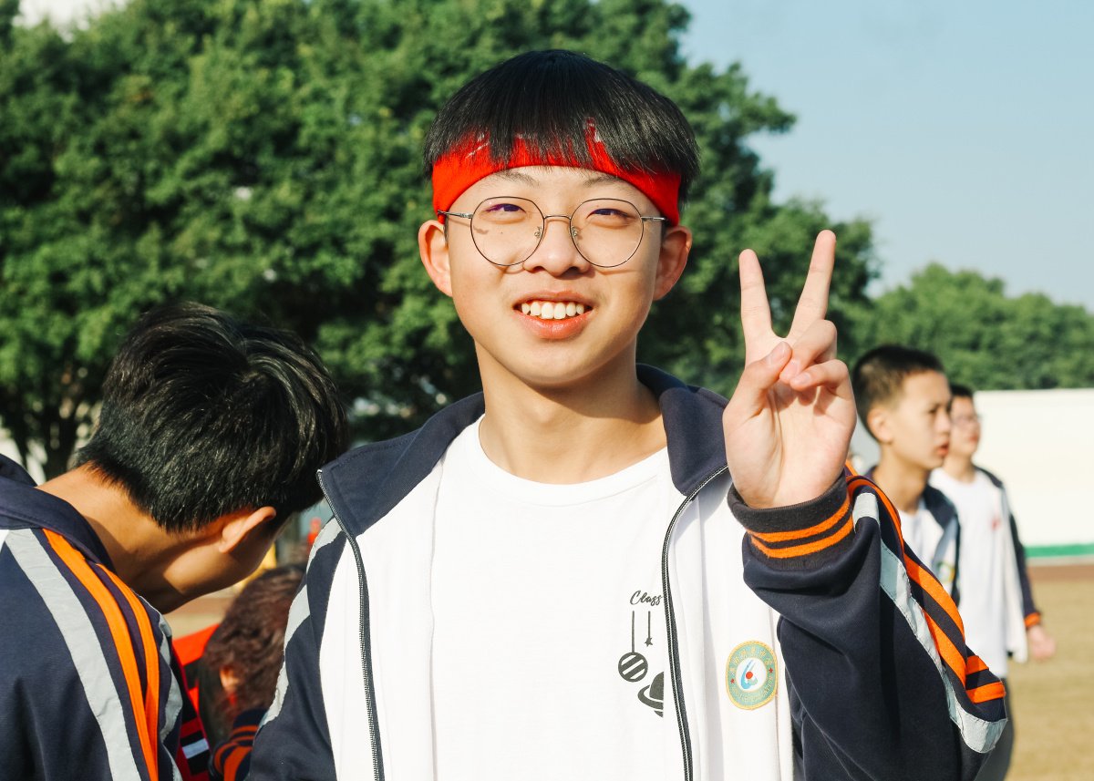 单人现在的初中生小哥哥都这么喜欢jk吗一宿舍凑钱买一条裙子轮着穿