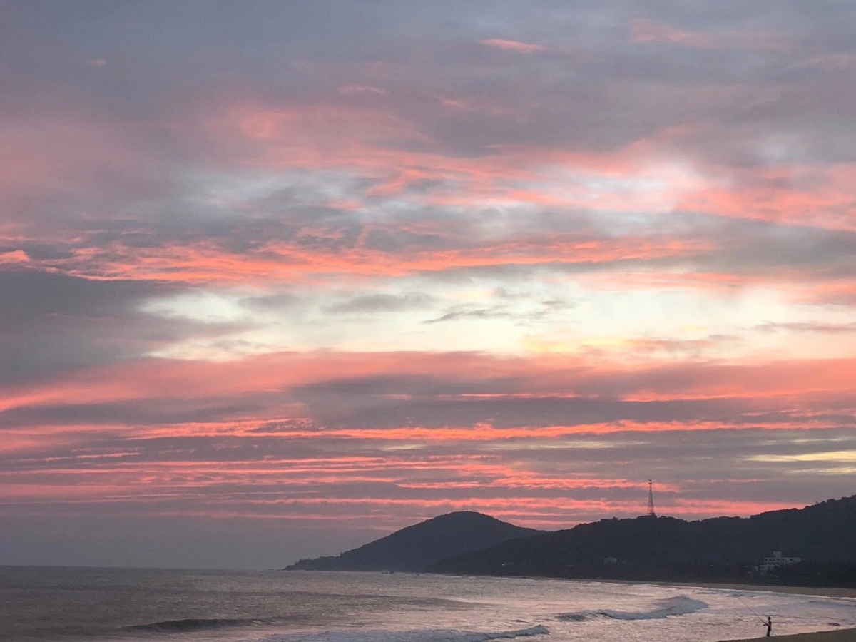 黄昏余晖,晚霞映红云 - deleteme豪记 - 图虫