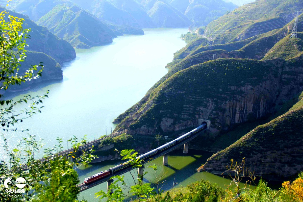 秀美山水宝鸡峡,壮阔铁道宝天路.