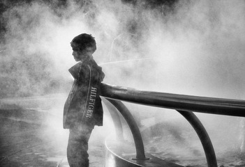 Pho_ChenY_Boy in mist.jpg
