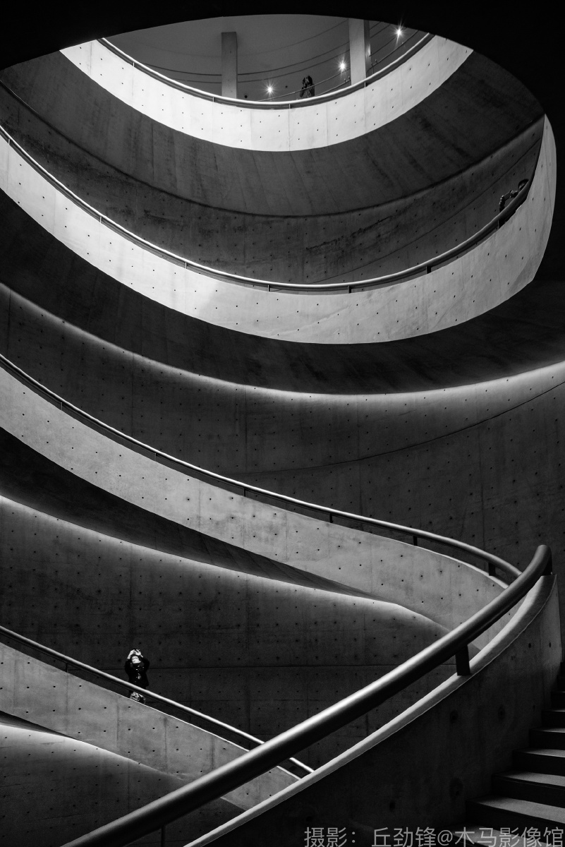 黑白影调下的和美术馆安藤忠雄设计作品