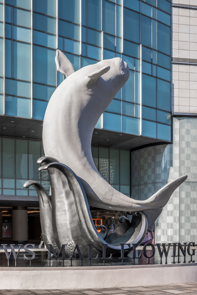 武商mall丨江豚艺术雕塑日夜景