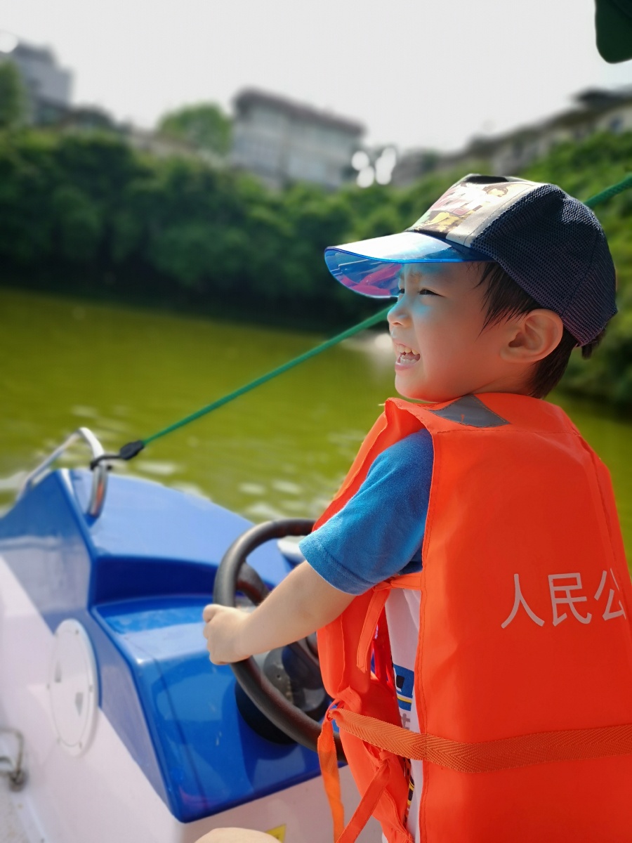 小船长开船咯!夏天公园和可爱的我最相配了!