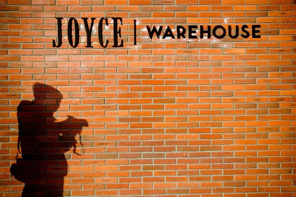 这张是我今天和你说的用我老爸作衬托Joyce...<br />
