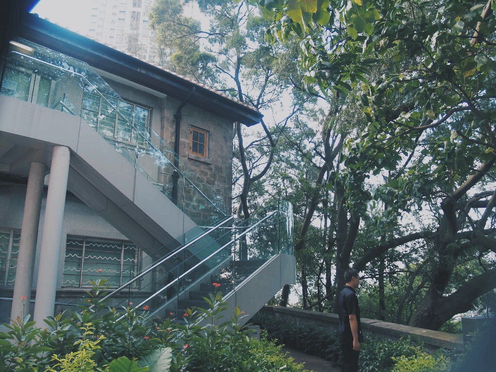 微博：@凉榻 