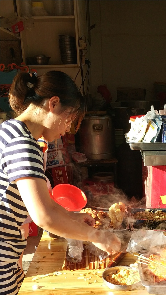 早餐店的老板娘 - 青山行 - 图虫