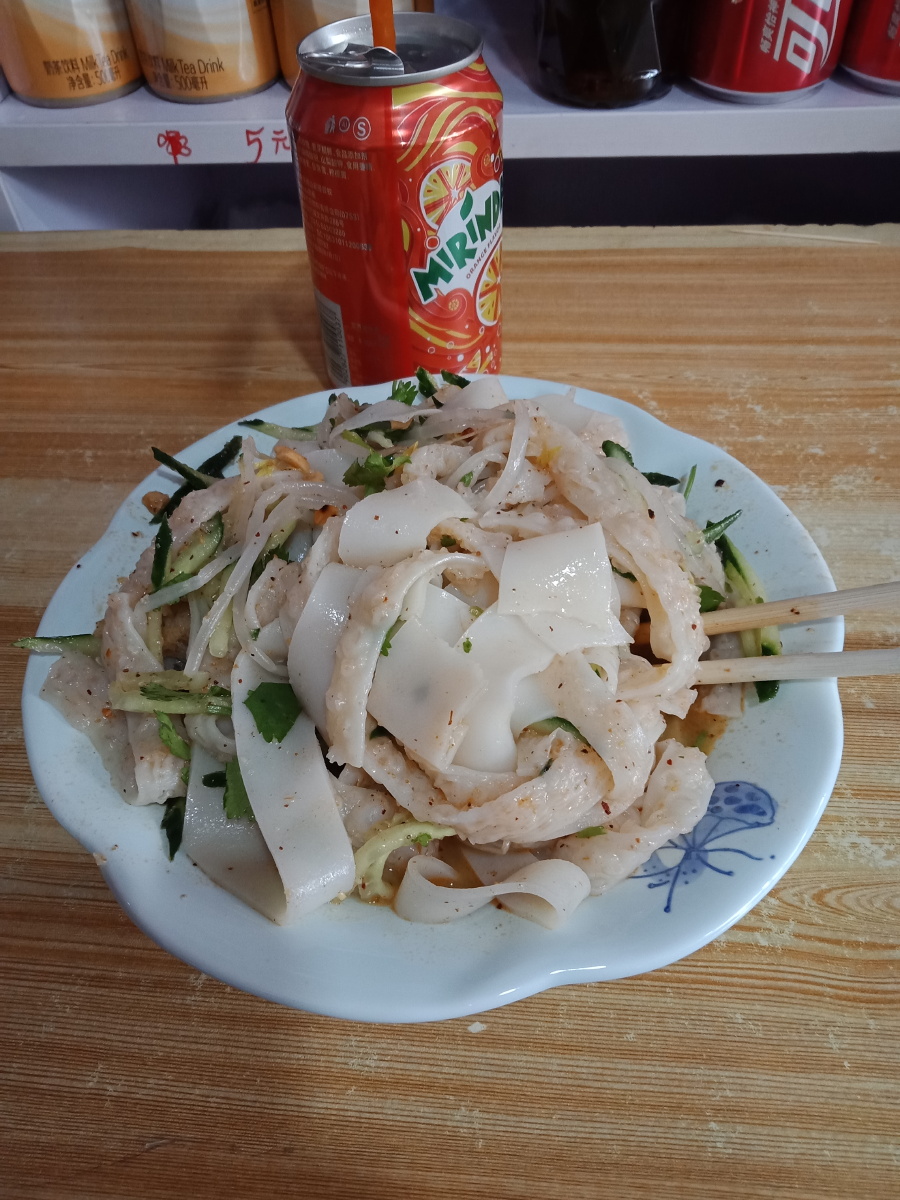 简简单单的来份凉皮 牛筋面,早饭午饭一起吃了