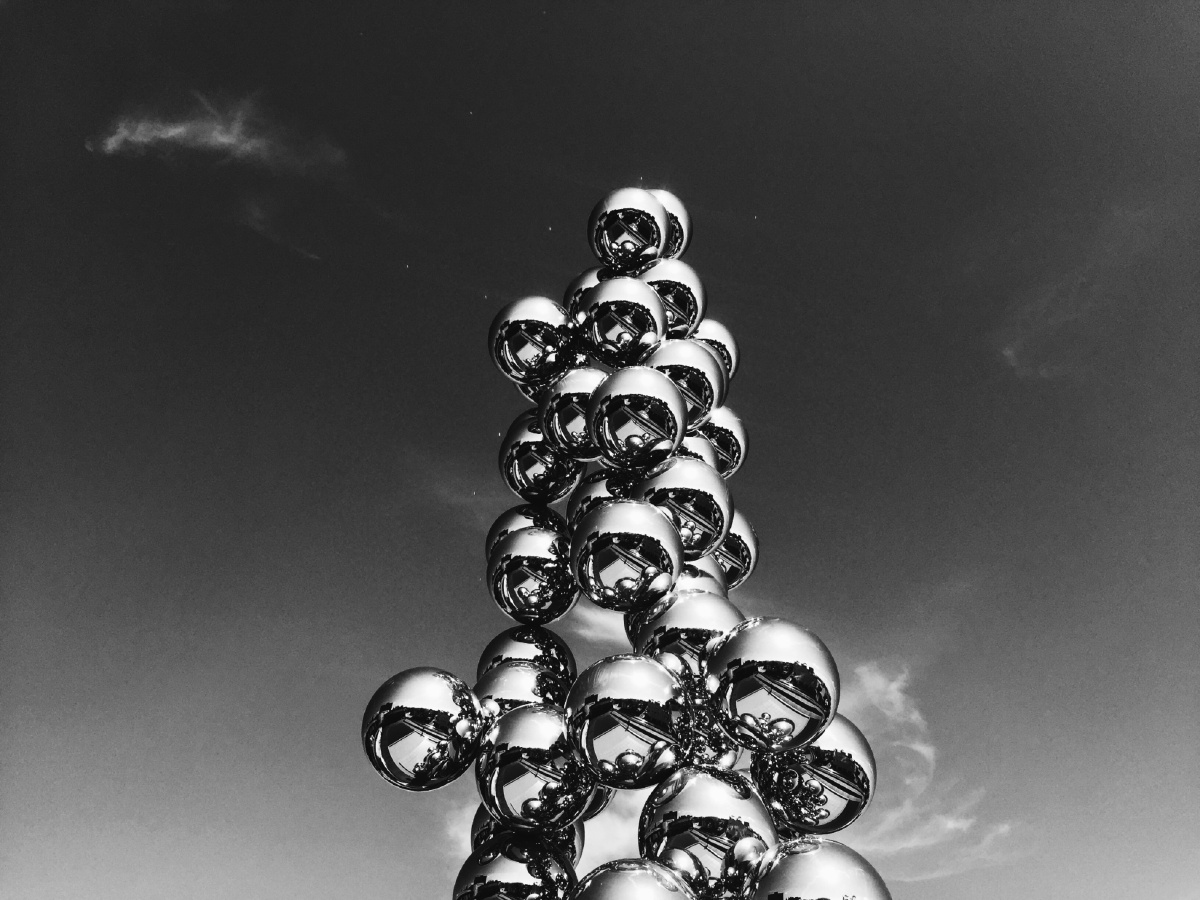 首尔三星美术馆的雕塑,极具科幻感,仿佛是科幻小说中,外太空