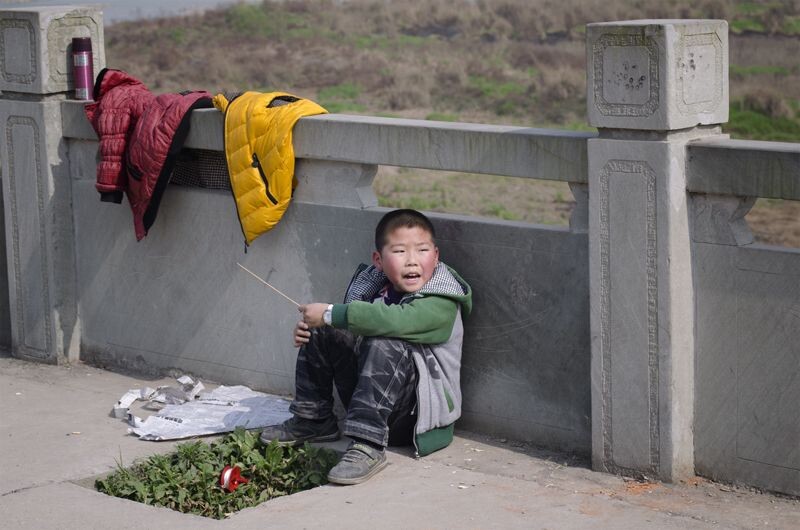 _DSC8193<br />
他的风筝就是旧报纸，放不上天