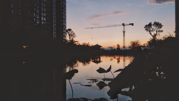 970279