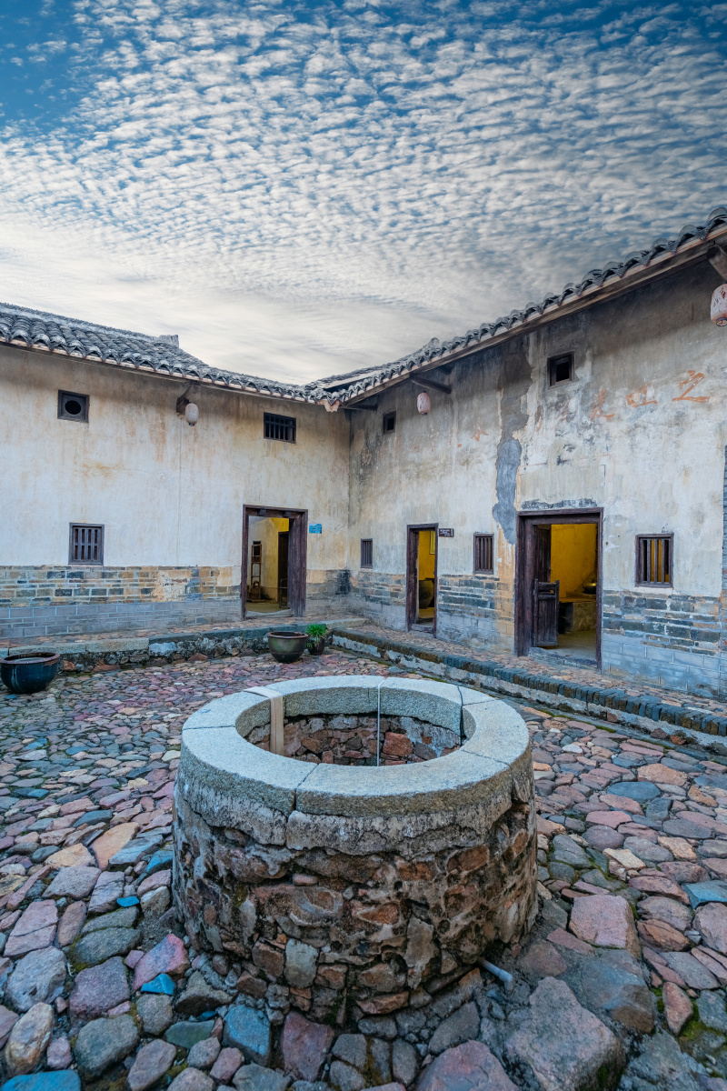 客家民居江西定南明远弟